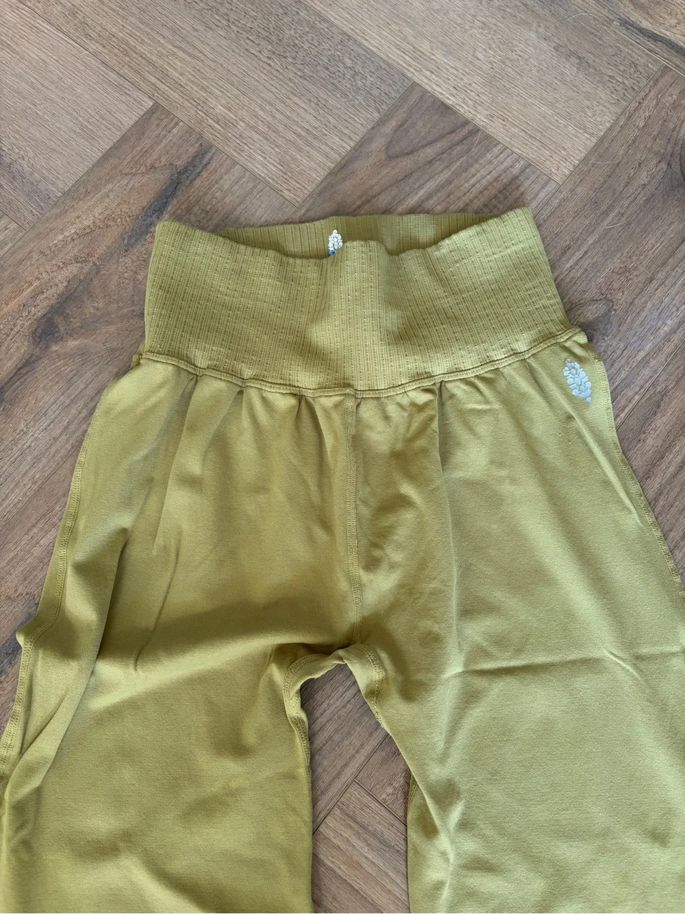 Free People Movement good Karma flare leggings m/L olive green NWOT